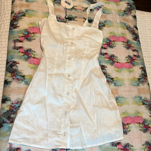 VRG GIRL NWT Florentina Button Front Linen Mini Dress in White - Picture 3 of 6
